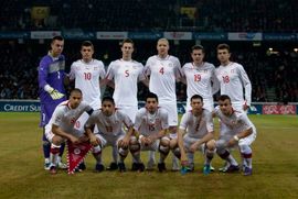 2012년 스위스 대표팀의 베날리오 (왼쪽)