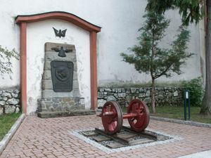 마리아첼반 건설자 기념비