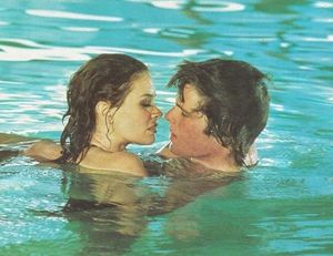 크라임 앤 패션(1976)에서 조셉 바텀스와 함께