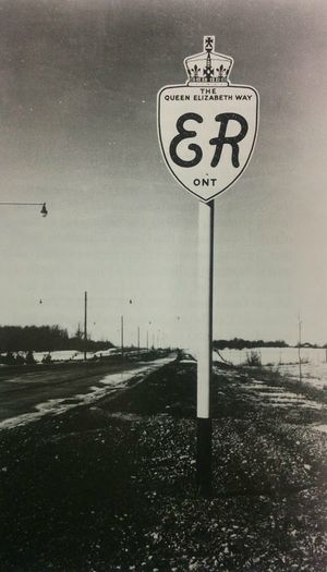 1940년 퀸 엘리자베스 웨이 표지판