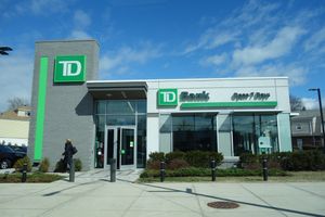 뉴욕 시에 있는 TD Bank, N.A. 지점. TD Bank는 21세기 초 미국으로 확장했다.