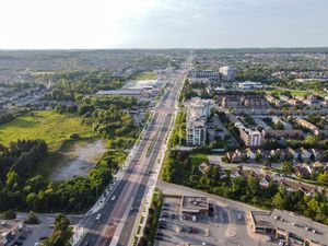 온타리오주 리치몬드힐의 엘긴 밀스에서 북쪽으로 본 영 스트리트
