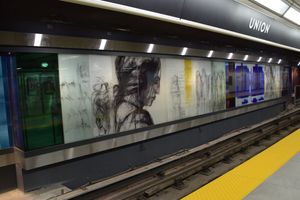 스튜어트 리드의 유리벽 작품 '몰입 구역'