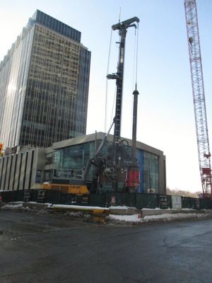 2018년 2월 기존 역 입구에서 5호선 역 벽면을 뚫는 기계