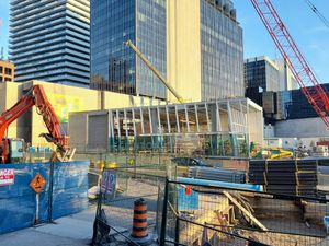 5호선 에글린턴역 신규 출입구 (2022년 10월)