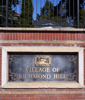 리치먼드힐 마을, 원래 로고