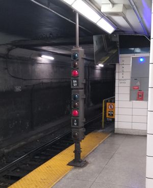 승강장 동쪽 끝의 신호