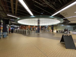 대합실의 'Outside the Lines'