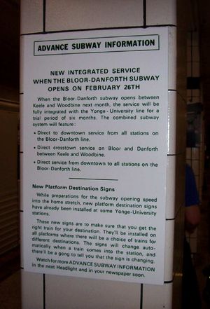 1966년 TTC가 블루어-댄포스 지하철 노선을 개통할 당시의 Lower Bay 표지판