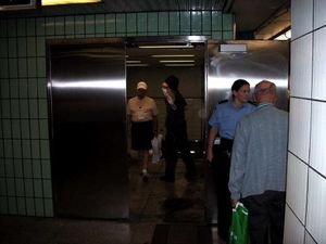 2007년 5월 26일, Upper Bay 플랫폼의 Lower Bay 역에서 바라본 컴벌랜드 출구