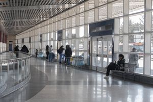 셰퍼드 웨스트역 버스 플랫폼 내부