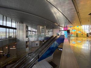 스카이 엘립스 유리 패널 작품 (데이비드 펄)