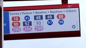 Lycée Claudel역의 노선 표지판