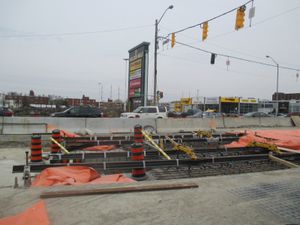 2019년 4월 오코너 정류장에서 레일을 깔고 있다.