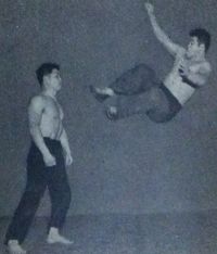 엔도 코키치의 드롭킥.