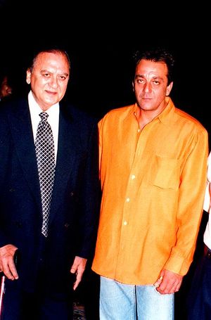 의대생 문나 바이에 공개 당시의 스닐과 산자이