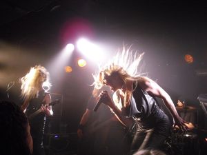 2010년 9월 오슬로에서 라이브 공연을 펼치는 ReVamp