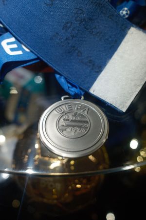 무세우 CR7에 전시된 2004년 UEFA 유로 준우승 메달