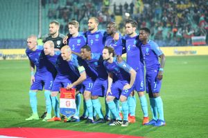 클라선 (아래 줄 왼쪽에서 두 번째) 2017년 네덜란드 대표팀과 함께