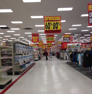 브로사드 (퀘벡)의 Zellers 매장에서 진행된 청산 폐쇄 판매