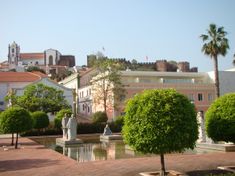 실베스 성과 대성당이 내려다보이는 실베스 역사 지구의 모습