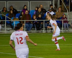 친선 경기에서 득점 후 베키의 세리머니