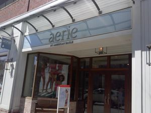 에어리(Aerie) 매장이 있는 피츠버그 사우스사이드 워크스