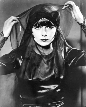 G. W. 파브스트 감독의 독일 영화 판도라의 상자(1929)에서 루루 역을 맡은 브룩스