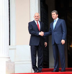 퍼르바노프가 2009년 11월 25일 그리스 총리 조지 파판드레우와 함께 찍은 사진