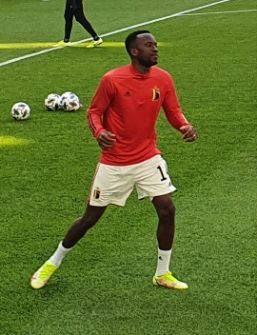 2021년 이탈리아에서 열린 네이션스 리그에서 몸을 풀고 있는 도디 루케바키오