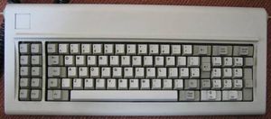 오리지널 IBM PC 5150 키보드: 한 손으로는 Ctrl+Alt+Del을 누를 수 없다.