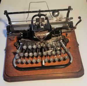 초창기 타자기의 백스페이스 키 (Blickensderfer 모델 7)