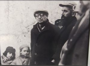 1934년 텔 하이에 있는 이츠하크 벤즈비