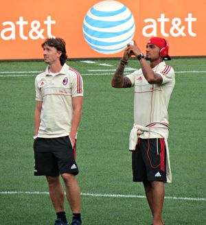 2012년 케빈-프린스 보아텡과 함께 있는 몬톨리보