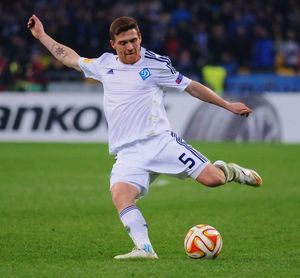 2015년 3월 디나모 키예프에서 뛰는 안투네스