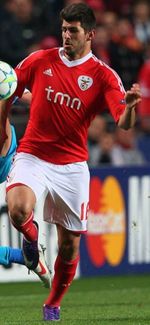 2012년 챔피언스 리그에서 벤피카 소속으로 제니트를 상대로 플레이하는 올리베이라