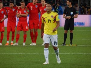 무리엘이 2018년 FIFA 월드컵에서 잉글랜드와의 승부차기 패배로 끝난 경기에서 콜롬비아의 페널티킥을 차기 위해 나서는 모습