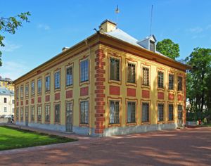 상트페테르부르크의 여름 궁전에는 초기 형태의 온수 중앙 난방 시스템이 설치되어 있었다.