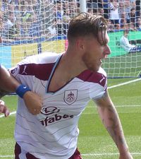 2017년 8월 첼시에서 번리를 위해 뛰고 있는 헨드릭