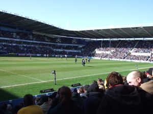 런던 아이리시가 2011년 8월 런던 와스프스(Wasps RFC)와 경기하는 모습