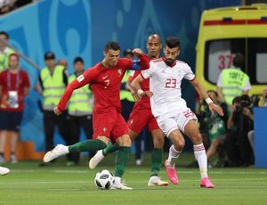 2018년 FIFA 월드컵에서 레자에이안(흰색 유니폼, 이란–포르투갈 경기)