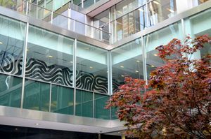 레버 하우스 갤러리, 솔 르윗의 벽화 드로잉 999, 건물만을 위해 특별히 디자인됨