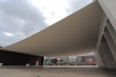 콘크리트 베일이 있는 포르투갈 파빌리온 (Álvaro Siza Vieira가 설계)