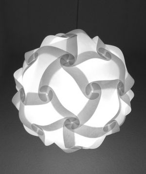 마름모삼십면체를 램프 디자인에 활용한 사례