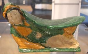 금나라(1115–1234) 시대의 도기 베개