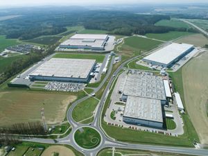 슈트르지브로 산업 단지 및 주변 풍경