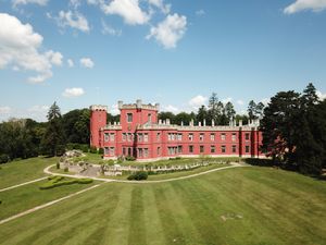 흐라데크 우 네차니체 성