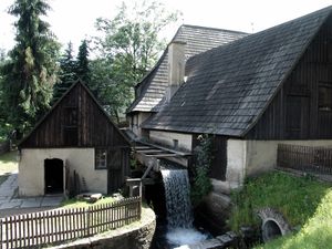 프로나우어 해머 기술 박물관은 광산업의 일부로 건설된 철제 해머 공장의 예이다