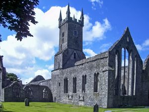 애니스 수도원, 프란체스코회 소속으로 1242년에 설립되었으며 토몬드 왕들의 큰 호의를 받았다.