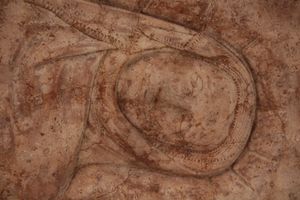 아그네스 베르나우어 예배당에 있는 그녀의 묘비명의 세부 사항